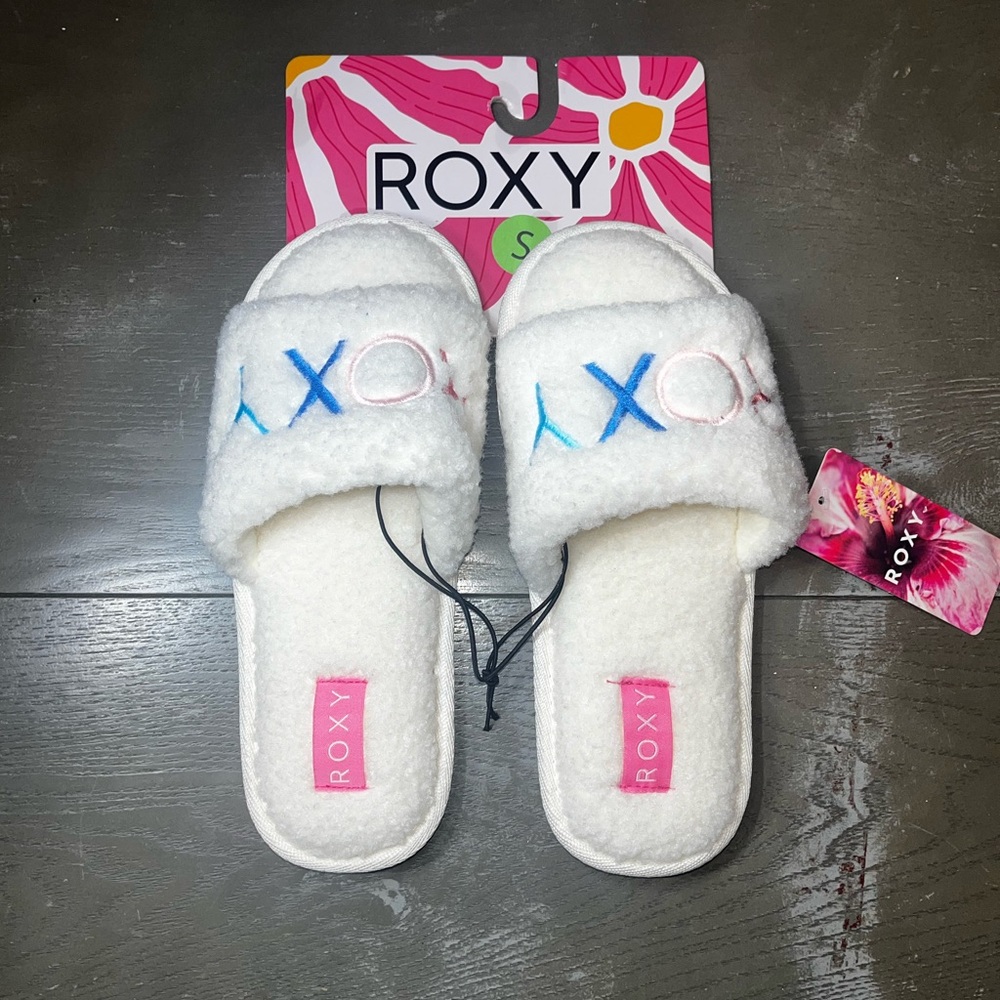 Roxy Slip On Toe Out Slippers White Embroidered NWT Ladies Small 5-6